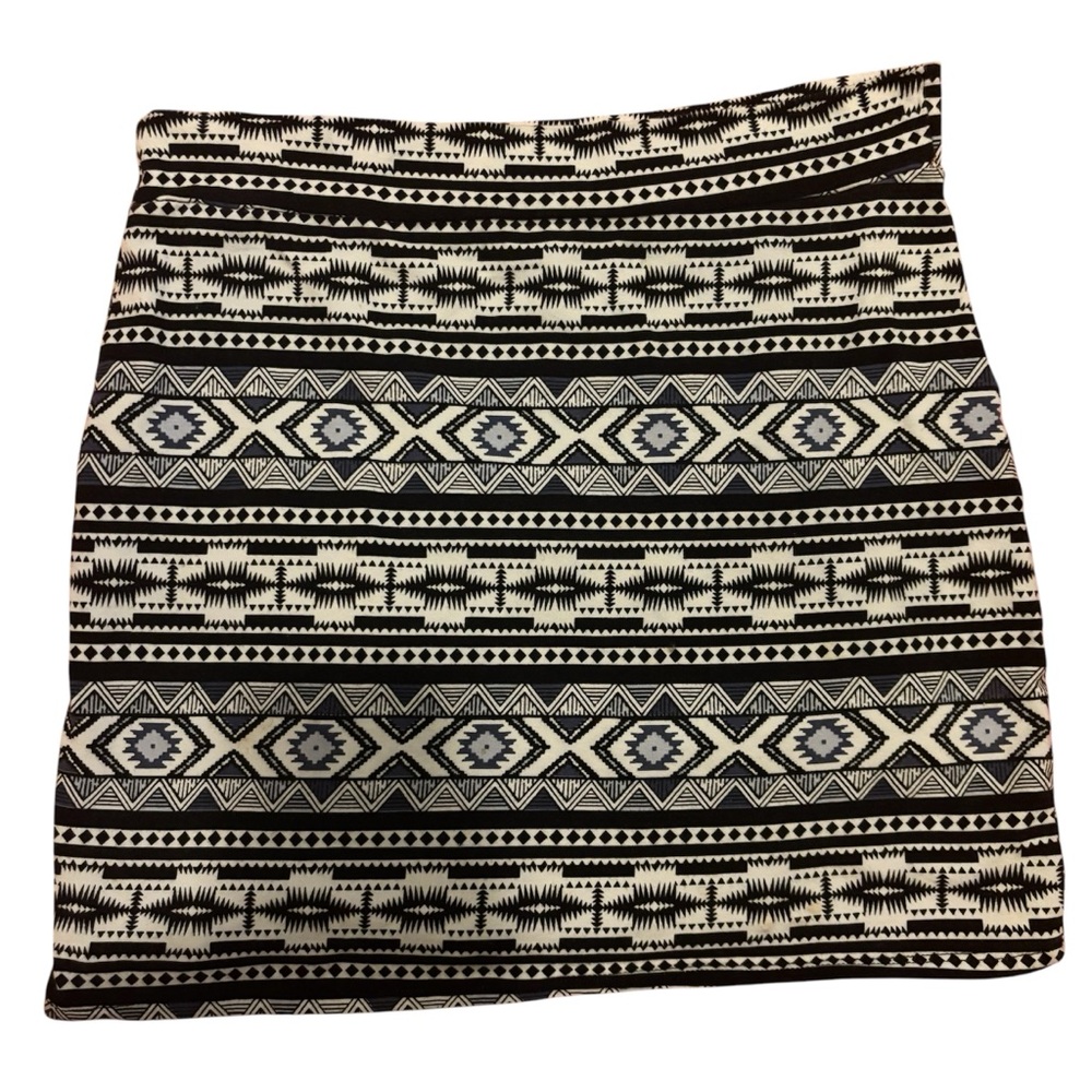 Charlotte Russe ✨$5 when bundled✨ tribal print pencil skirt